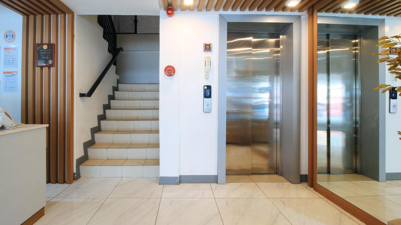 Reddoorz Plus @ Jardin Suites Guadalupe Nuevo Mandaluyong Bagian luar foto